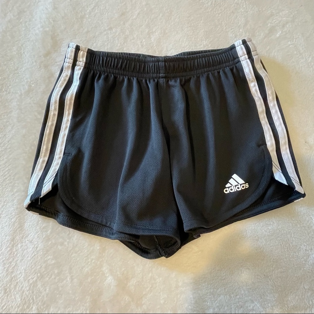 🍎Back to school!🏃🏻‍♀️ Girls adidas activewear shorts